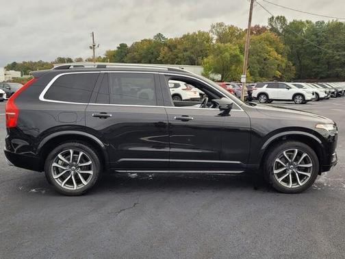 2017 Volvo XC90 T6 Momentum