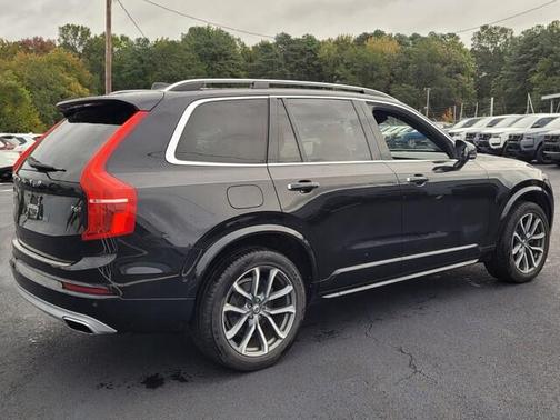 2017 Volvo XC90 T6 Momentum