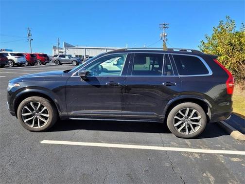 2017 Volvo XC90 T6 Momentum