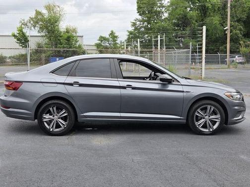 Platinum Gray Metallic 2019 Volkswagen Jetta 1.4T R-Line