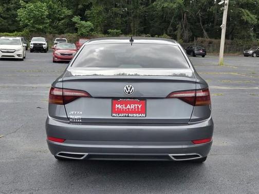 Platinum Gray Metallic 2019 Volkswagen Jetta 1.4T R-Line