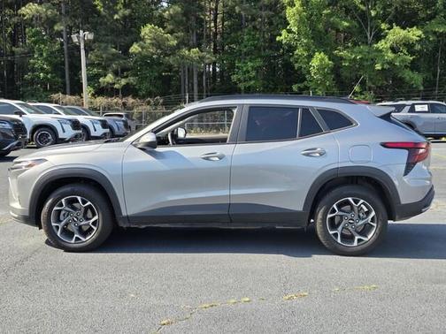 Sterling Gray Metallic 2024 Chevrolet Trax LT
