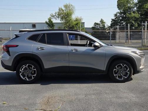 Sterling Gray Metallic 2024 Chevrolet Trax LT
