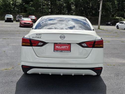 Glacier White 2024 Nissan Altima 2.5 S