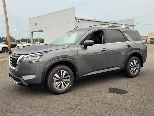 2025 Nissan Pathfinder SL