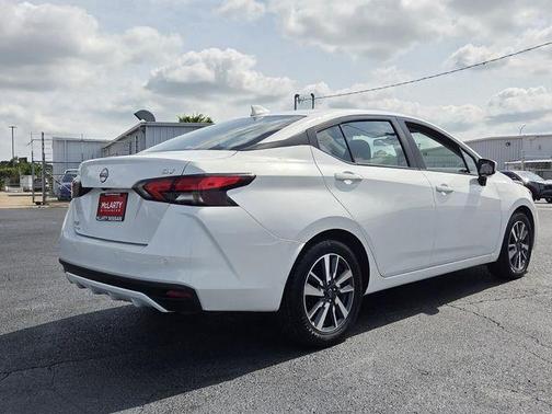 Aspen White 2024 Nissan Versa 1.6 SV