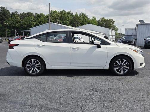 Aspen White 2024 Nissan Versa 1.6 SV