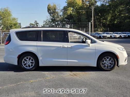 Bright White Clearcoat 2022 Chrysler Pacifica Touring-L
