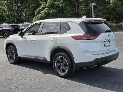 Everest White P 2026 Nissan Rogue SV