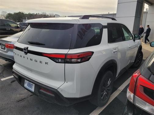 2025 Nissan Pathfinder SV