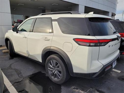 2025 Nissan Pathfinder SV