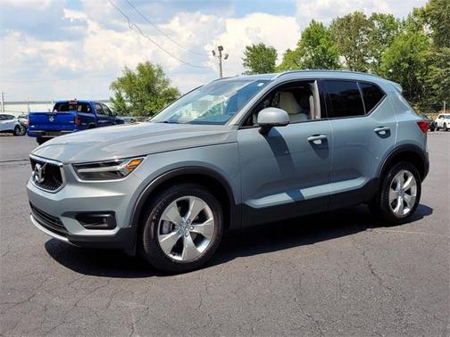 2021 Volvo XC40 T4 Momentum