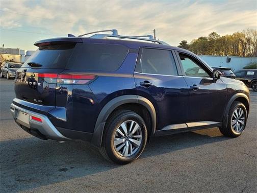 2023 Nissan Pathfinder SL