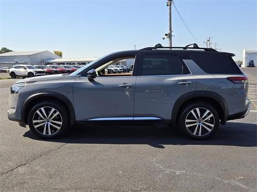 2025 Nissan Pathfinder Platinum