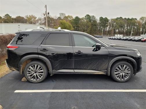 2024 Nissan Pathfinder SL