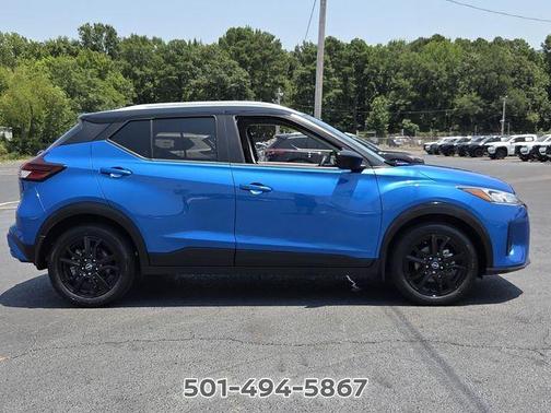 2tblublkroof 2024 Nissan Kicks SV