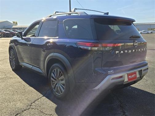 2024 Nissan Pathfinder SL