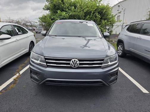 Platinum Gray Metallic 2019 Volkswagen Tiguan 2.0T SE