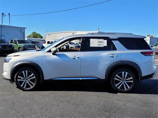 2025 Nissan Pathfinder Platinum