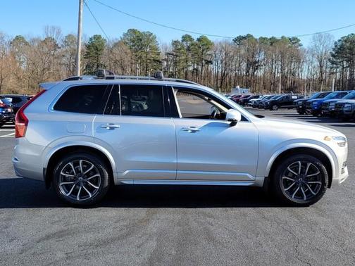 2016 Volvo XC90 T6 Momentum
