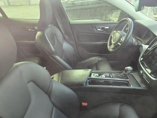 2019 Volvo S60 T5 Momentum