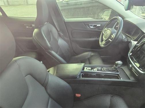 2019 Volvo S60 T5 Momentum