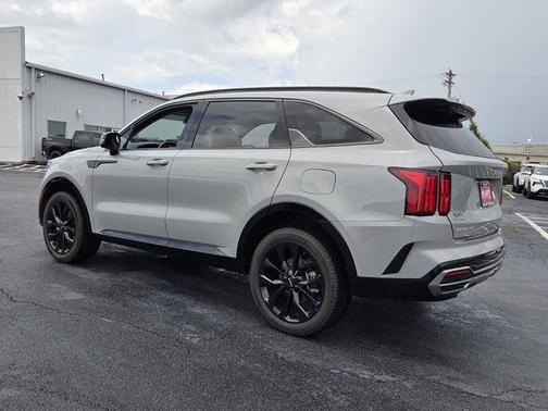 Wolf Gray 2023 Kia Sorento SX
