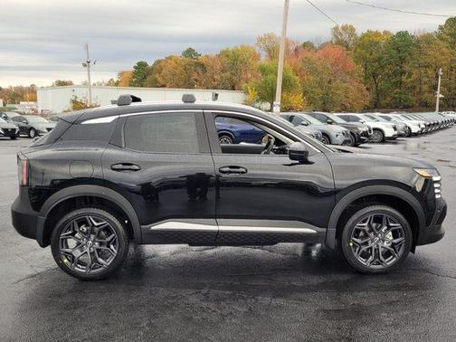 Super Black 2026 Nissan Kicks SR