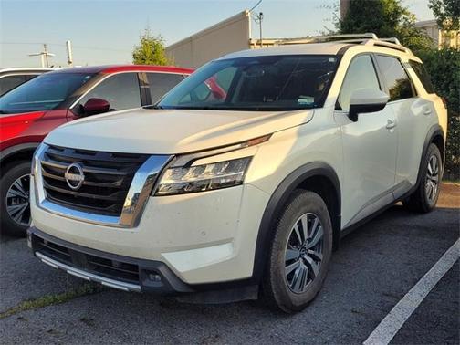 2023 Nissan Pathfinder SL