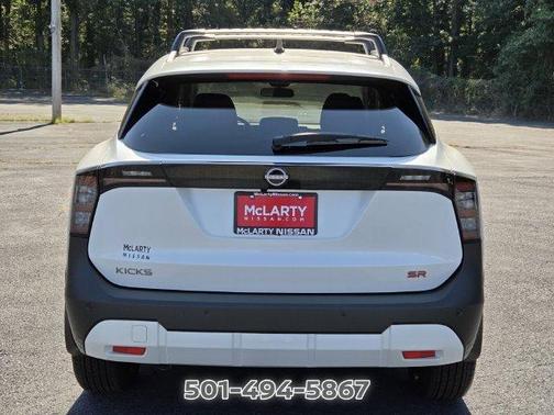 Aspen White Tri 2026 Nissan Kicks SR