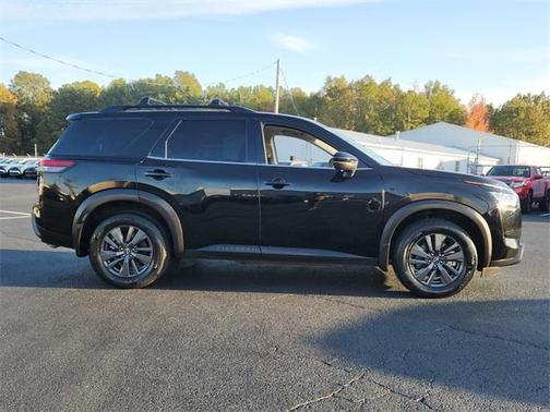 2022 Nissan Pathfinder SV