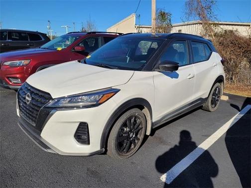 2023 Nissan Kicks SR