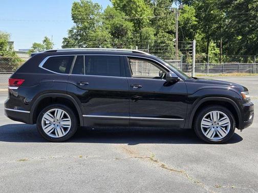 Deep Black Pearl Effect 2018 Volkswagen Atlas 3.6L SEL Premium