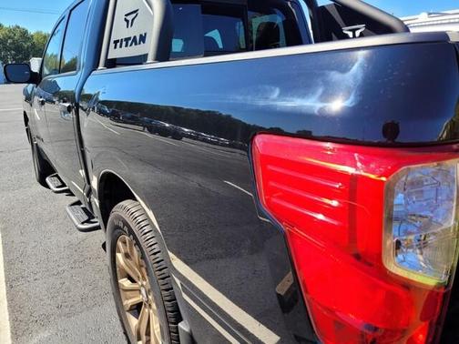 2024 Nissan Titan SV