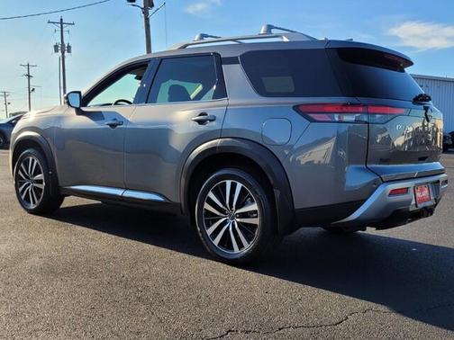 2025 Nissan Pathfinder Platinum