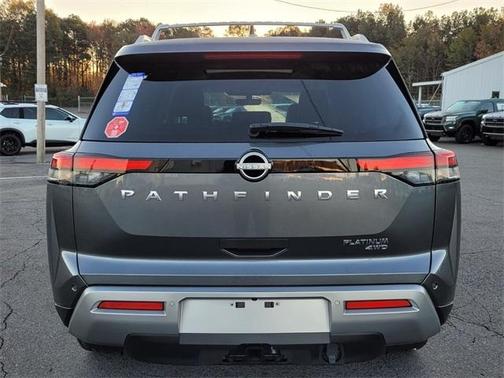 2025 Nissan Pathfinder Platinum