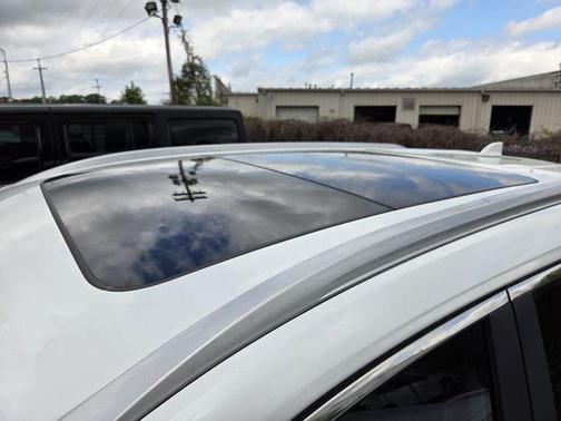 Everest White P 2024 Nissan Rogue SV