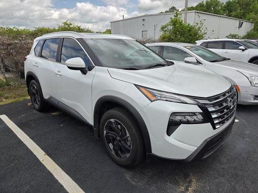 Everest White P 2024 Nissan Rogue SV