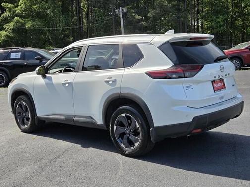 Everest White P 2024 Nissan Rogue SV
