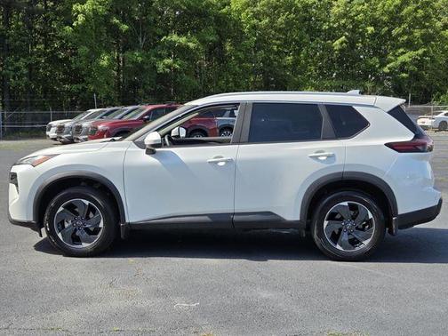Everest White P 2024 Nissan Rogue SV
