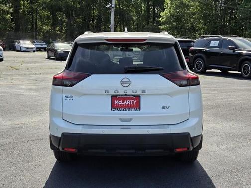 Everest White P 2024 Nissan Rogue SV
