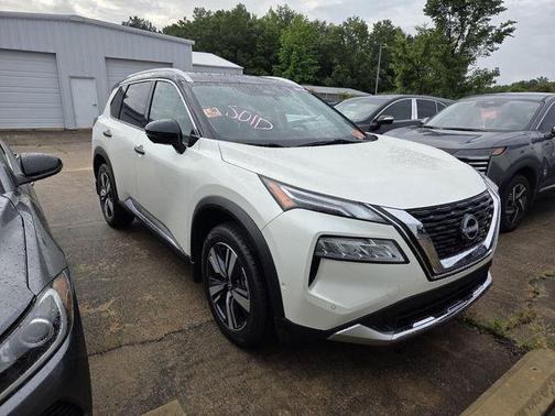 2 Tone White / Black Roof 2023 Nissan Rogue Platinum