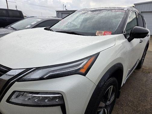 2 Tone White / Black Roof 2023 Nissan Rogue Platinum