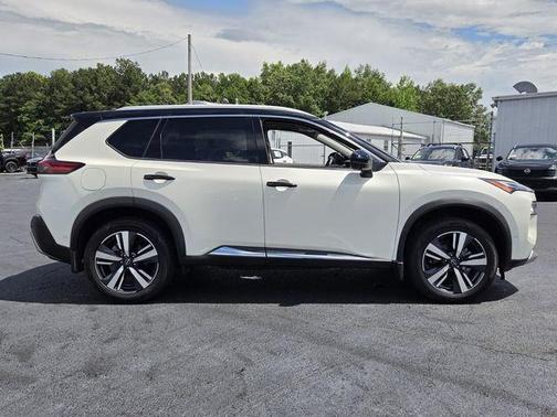 2 Tone White / Black Roof 2023 Nissan Rogue Platinum