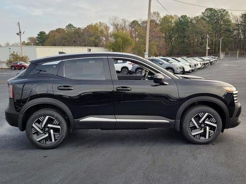 Super Black 2026 Nissan Kicks SV