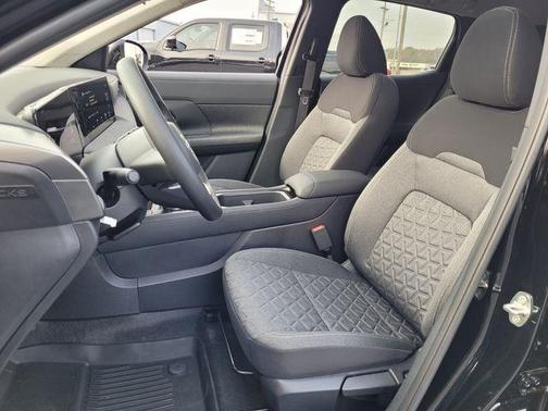 Super Black 2026 Nissan Kicks SV