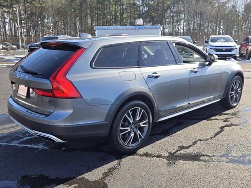 2017 Volvo V90 Cross Country T6