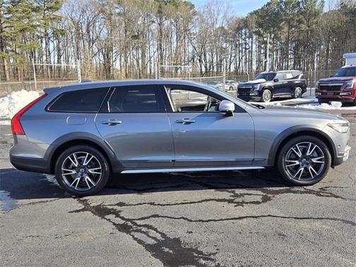 2017 Volvo V90 Cross Country T6