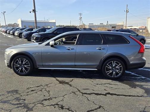 2017 Volvo V90 Cross Country T6