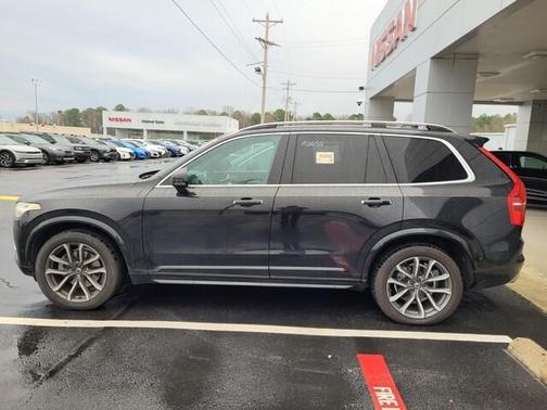 2016 Volvo XC90 T6 Momentum